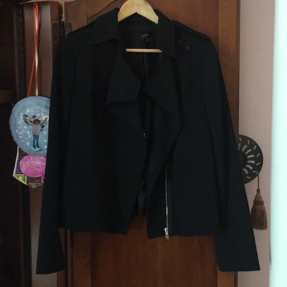 This is a great jacket! Zips on sleeve